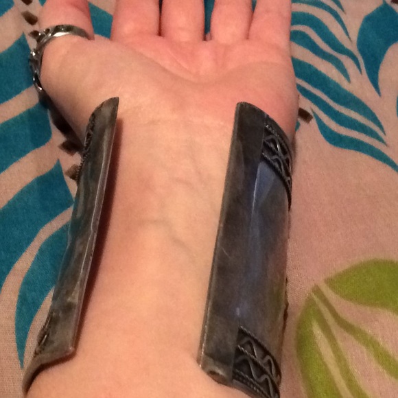 Cuff bracelet - Picture 5 of 9